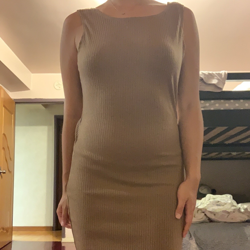 Maxi dress leg slit
